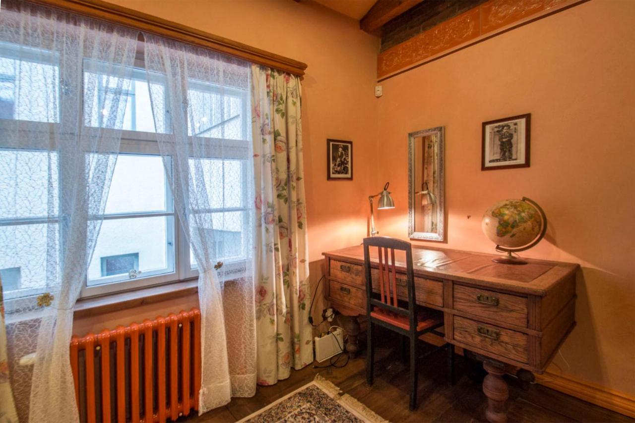 Bohemian Hideout, Old Town, Tartu Home ภายนอก รูปภาพ