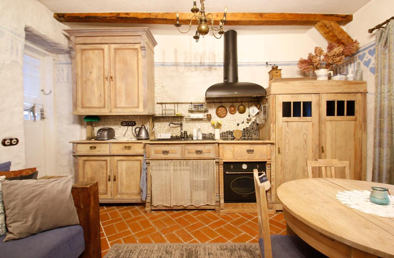 Bohemian Hideout, Old Town, Tartu Home ภายนอก รูปภาพ